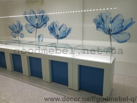 Ювелирные витрины и прилавки